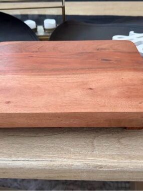 Hearth & Hand Wooden stand : serving trivet